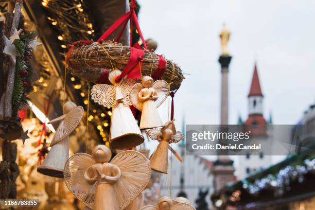 munich christmas market at marienplatz - christmas market in munich foto e immagini stock