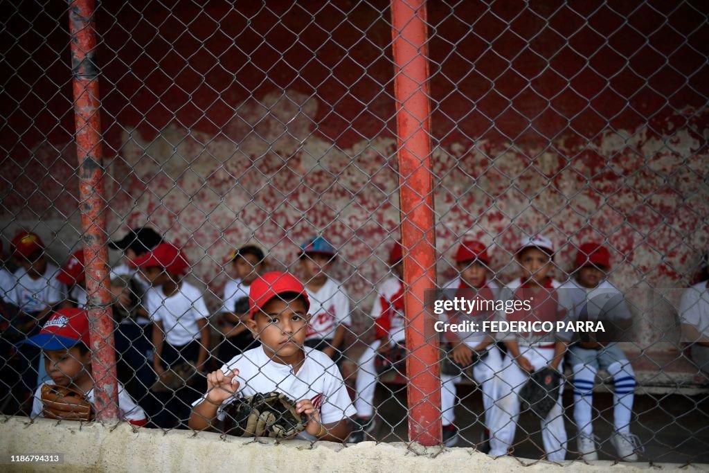 TOPSHOT-VENEZUELA-CRISIS-BASEBALL-SCHOOL