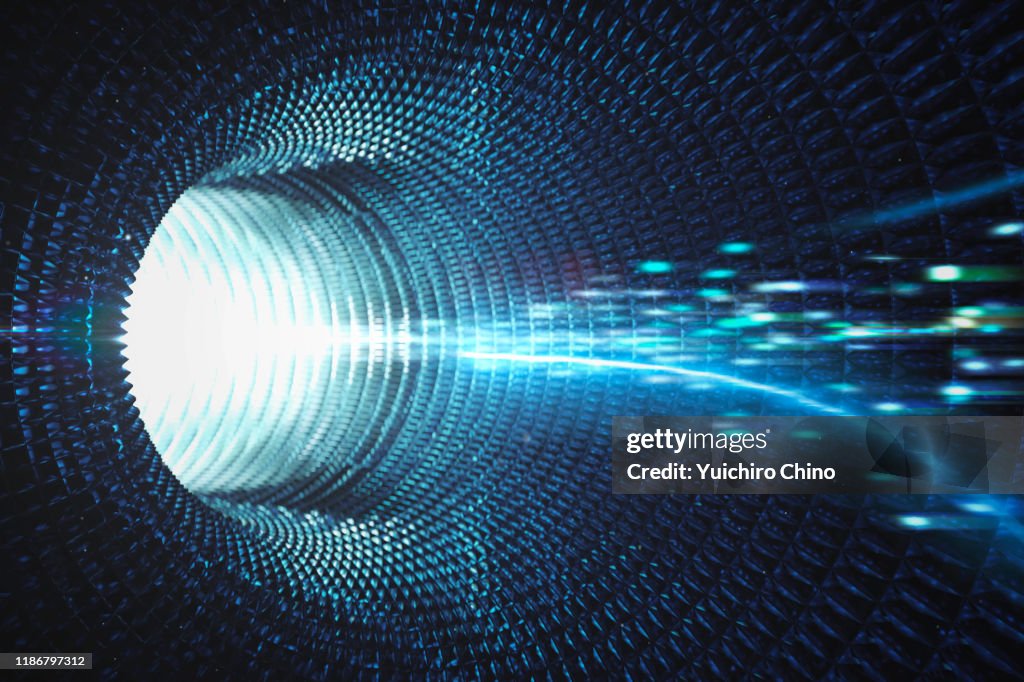 Speed motion quantum in tunnel