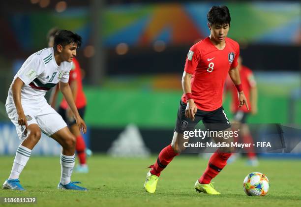 Josue Martinez of Mexico in action against Jaehyeok Oh of Korea Republic during the quarterfinal match between Korea Republic and Mexico in the FIFA...