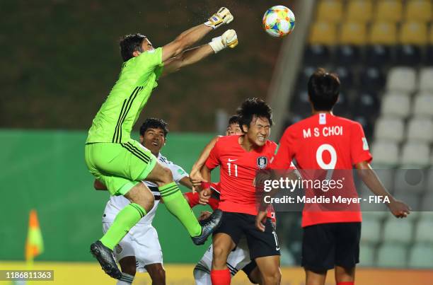 Eduardo Garcia of Mexico in action during the quarterfinal match between Korea Republic and Mexico in the FIFA U-17 World Cup Brazil at Estadio...