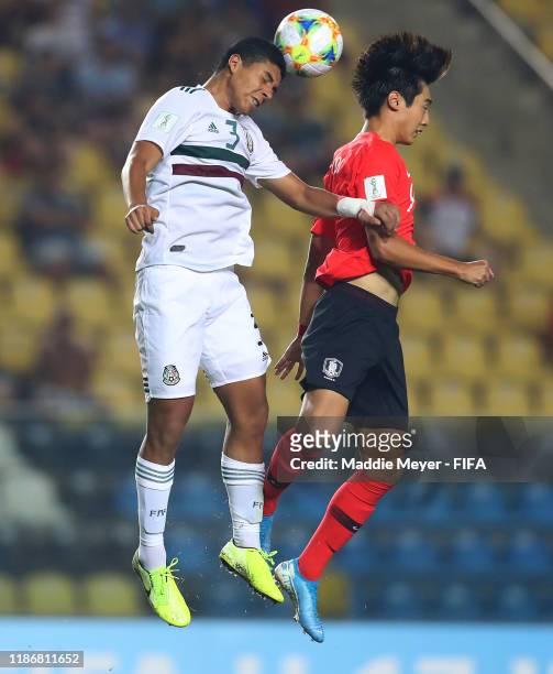 Victor Guzman of Mexico in action against Minseo Choi of Korea Republic during the quarterfinal match between Korea Republic and Mexico in the FIFA...