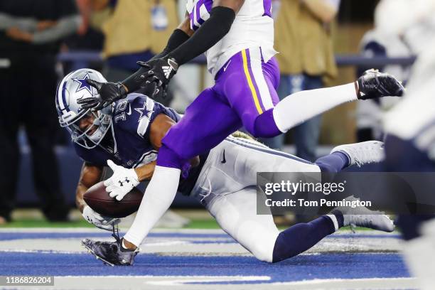 Randall Cobb of the Dallas Cowboys scores a receiving touchdown against Mackensie Alexander of the Minnesota Vikings during the second quarter at...