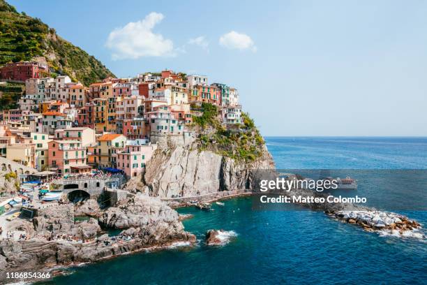 manarola fishing village in the famous cinque terre, italy - italia stock pictures, royalty-free photos & images