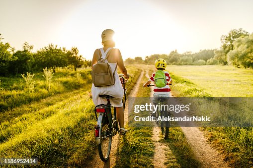 Andare in bicicletta con mia madre Andare in bicicletta con mia madre