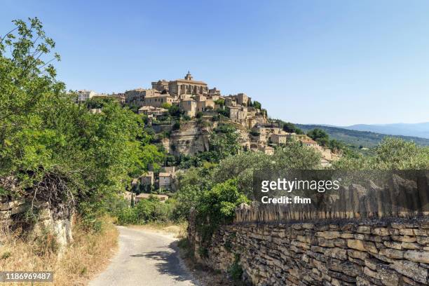 historic city gordes (vaucluse/ provence-alpes-cote d'azur - france) - provence alpes cote dazur stock pictures, royalty-free photos & images