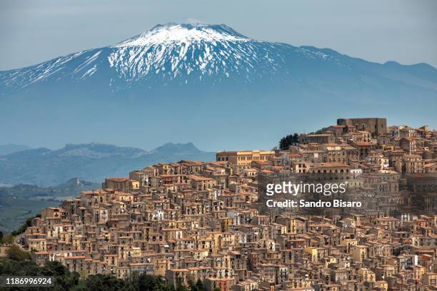 gangi town with mount etna in sicily italy - sicily stockfoto's en -beelden