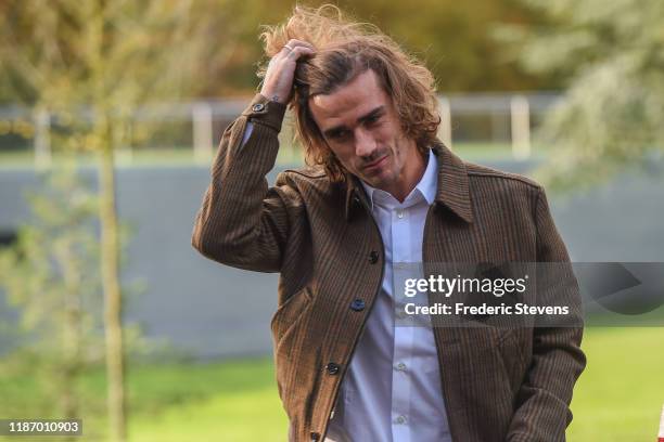 Antoine Griezmann of France arrives ahead of a training session on November 11, 2019 in Clairefontaine, France. France will play against Moldova in...