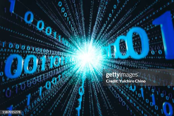 quantum with binary code - quantum computer photos et images de collection