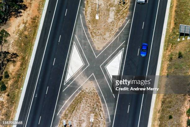 highway cross shaped traffic lanes, change direction, aerial photography - new south wales road stock pictures, royalty-free photos & images