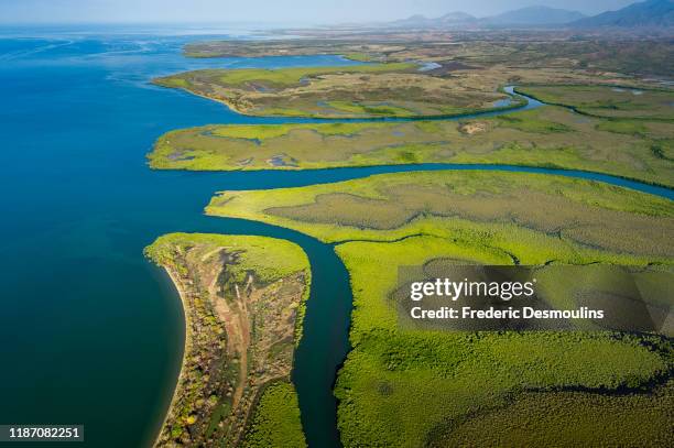 voh heart - nun river estuary stock-fotos und bilder