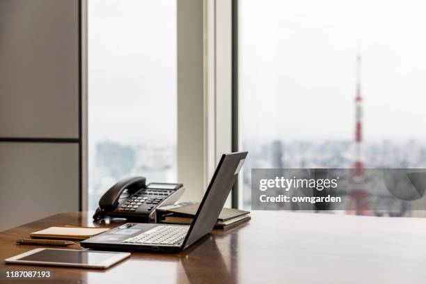 an office with a view of the tokyo skyline - phone still life stock pictures, royalty-free photos & images