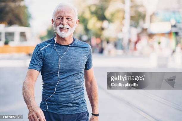 stile di vita sano - beard men street foto e immagini stock