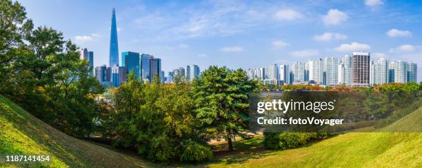 tour du monde de lotte de séoul surplombant le panorama de parc de paysage urbain de haute élévation corée - seoul photos et images de collection