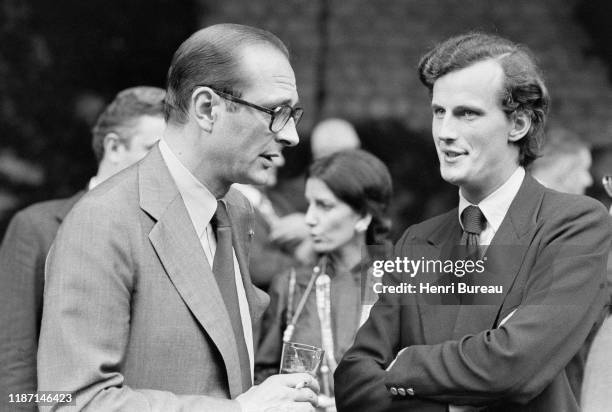 Jacques Chirac et Michel Barnier à la Garden Party de l'Hotel Matignon, 25 Juin 1975