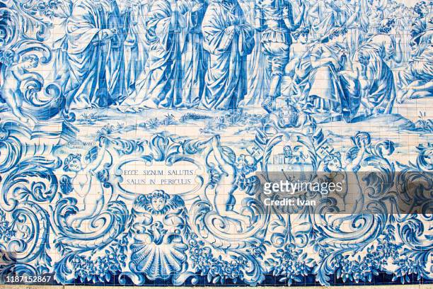 detail of azulejos (earthenware tiles) on an outside wall of the 18th century do carmo church. oporto, portugal, europe - portuguese tiles stock pictures, royalty-free photos & images
