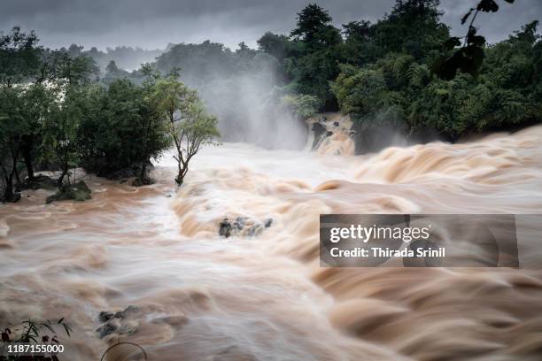 khone phapheng falls - river mekong stockfoto's en -beelden