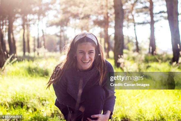 girl smiling in the forest on nature at sunset - diadem stockfoto's en -beelden