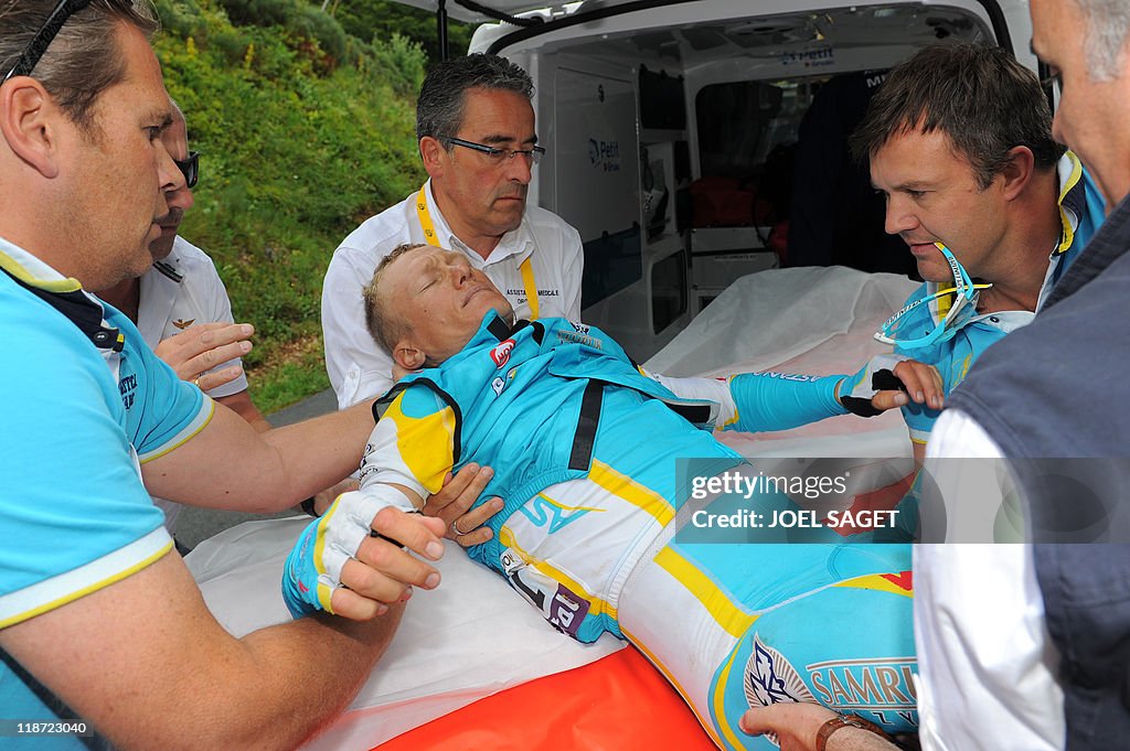 Russia's Alexandre Vinokourov is carried