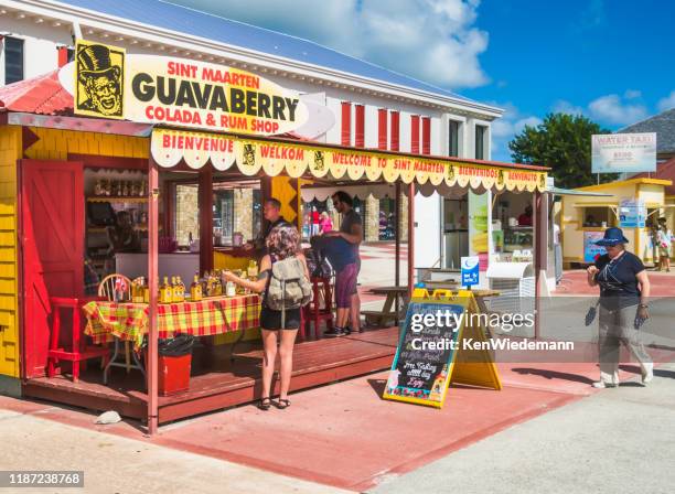 negozio di rum di st. maarten - sint maarten foto e immagini stock