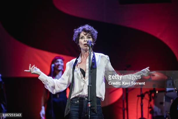 Lisa Stansfield performs in concert at Teatre Coliseum during the Room Festival on November 12, 2019 in Barcelona, Spain.