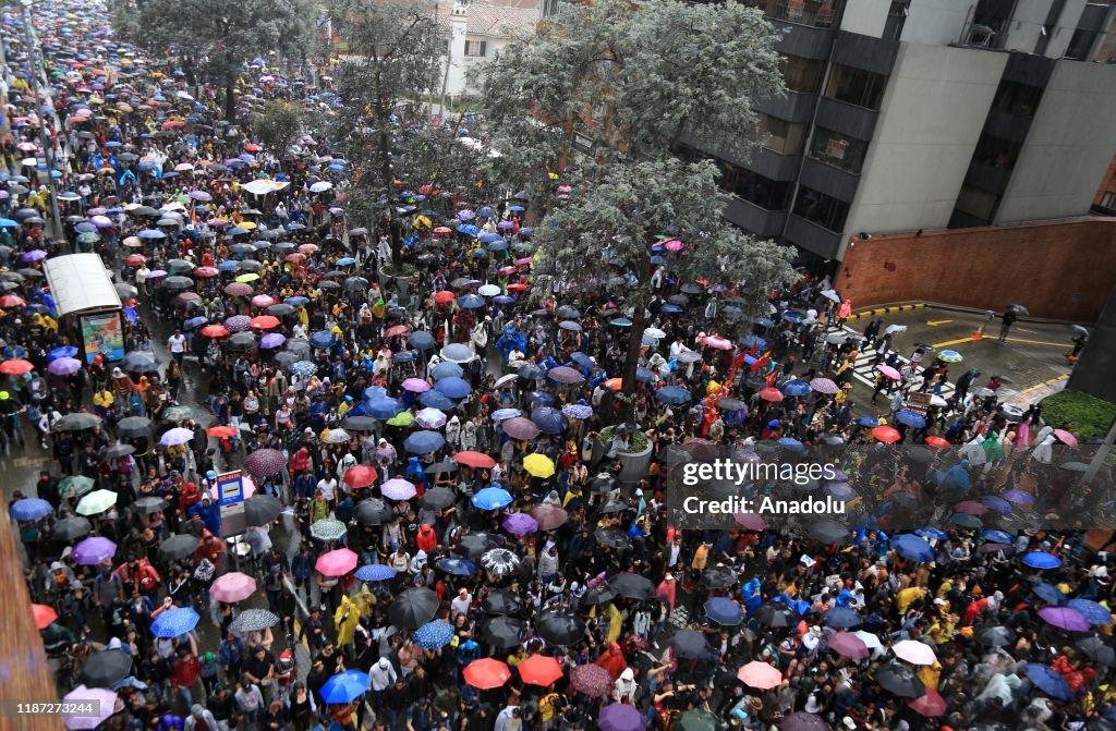 Rain in Colombia cause similar scenes as Hong Kong protests