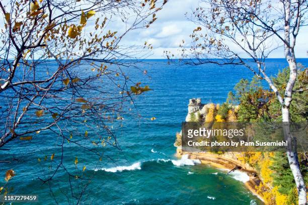 miners castle with fall foliage, pictured rocks lakeshore, michigan - lake superior fall stock pictures, royalty-free photos & images