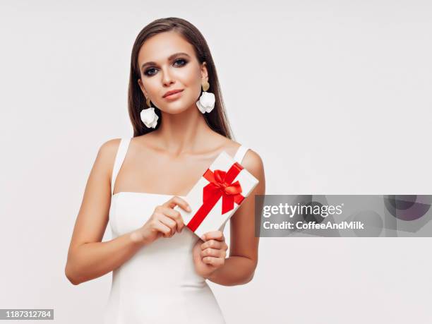 beautiful woman with present - beautiful woman christmas stock pictures, royalty-free photos & images