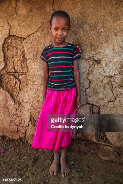 東非大草原上非洲小女孩的肖像 - native african girls 個照片及圖片檔