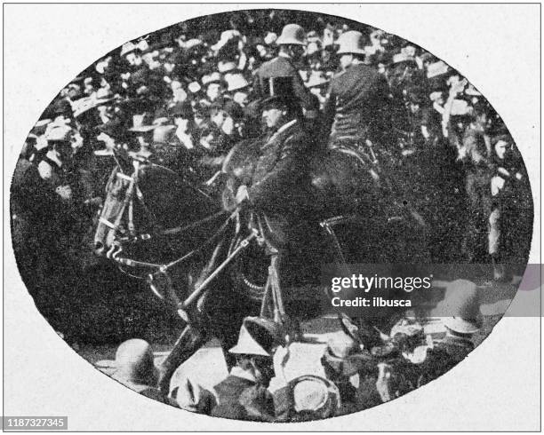 antikes foto: admiral dewey feier in new york, theodore roosevelt gouverneur von new york - theodore roosevelt us president stock-grafiken, -clipart, -cartoons und -symbole