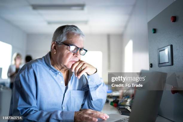 10,878 Old Man On Computer Office Stock Photos, High-Res Pictures, and ...