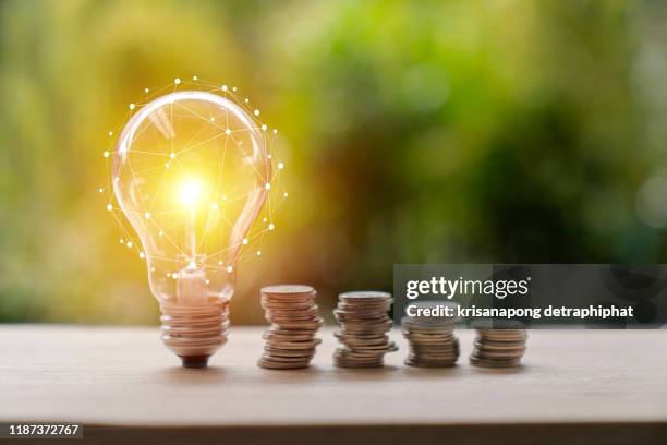 inspiration, ideas, light bulb, business, coin, market - retail space, gold, travel, white color, achievement, bank - financial building, banking, bright, business strategy, concepts, concepts & topics, creativity, c- saving concept,light bulb concept - ideas generation foto e immagini stock