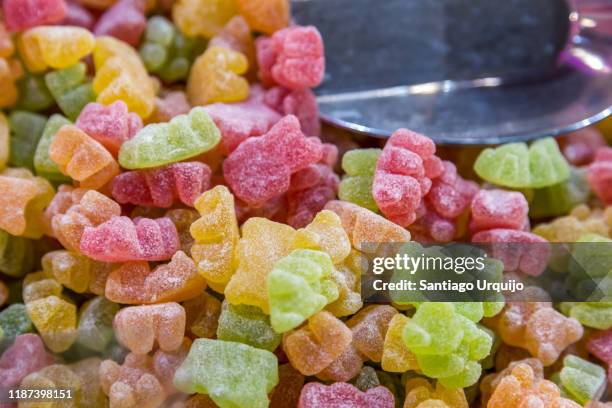 close-up of gummy bears - gummi bears stockfoto's en -beelden