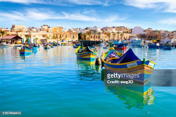 馬爾他 - 地中海旅遊目的地，馬薩克斯洛克漁村 - fishing village 個照片及圖片檔