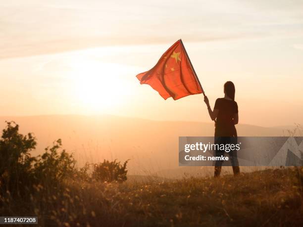 communist with chinese flag on top of a mountain - national committee of the chinese people stock pictures, royalty-free photos & images