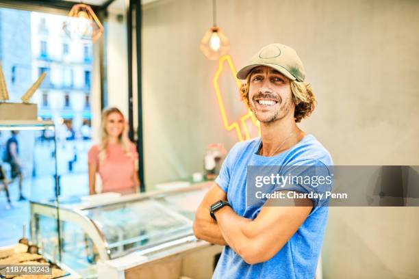 meine kunden kennen gutes eis, wenn sie es sehen - ice cream counter stock-fotos und bilder