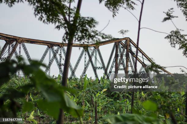 Long Bien Bridge Photos and Premium High Res Pictures - Getty Images