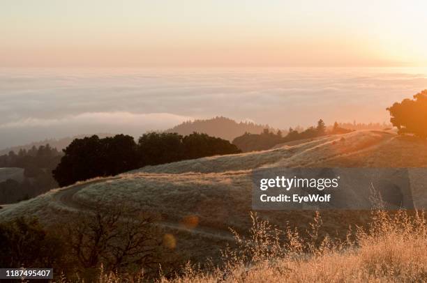 sunrise over the clouds up in the hills with a view of the horizon - palo alto stock-fotos und bilder