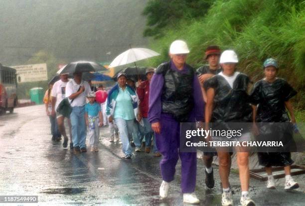 Hundreds of faithful catholics walk in the city of Cartago, 22 km to the southeast of San Jose, Costa Rica, 01 August 2000. The travelling ones go to...