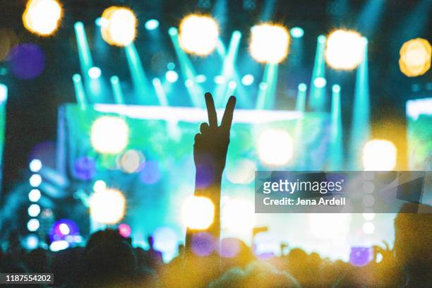 concert lights, concert, concert crowd, peace sign - country and western music stock pictures, royalty-free photos & images