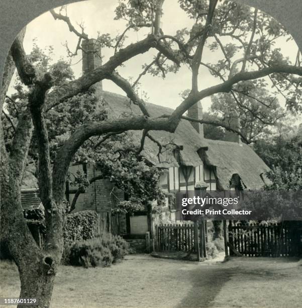 Anne Hathaway's Cottage, Shottery, England', circa 1930s. 15th century Tudor farmhouse where Anne Hathaway, the wife of William Shakespeare, lived as...