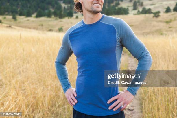 man looks around while on trail run in bear canyon, boulder, colorado - long sleeved fotografías e imágenes de stock