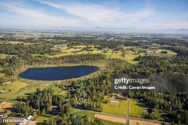 lake fazon and surrounding landscape, bellingham usa. - contea di whatcom foto e immagini stock