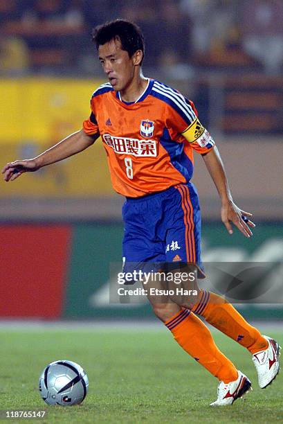 Motohiro Yamaguchi of Albirex Niigata in action during the J.League Division 1 second stage match between Albirex Niigata and Kashiwa Reysol at the...