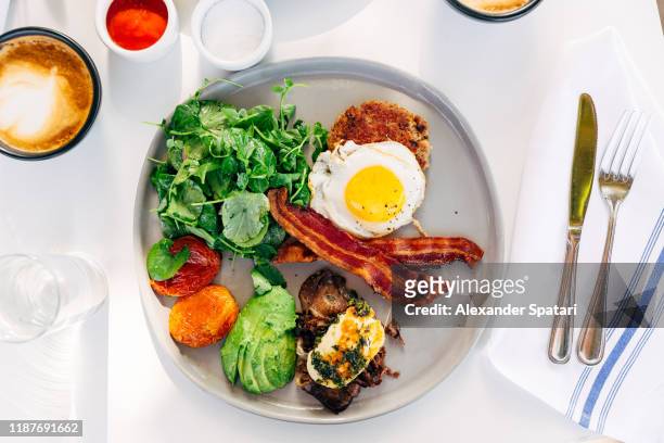 healthy keto breakfast, directly above view - low carb stock-fotos und bilder