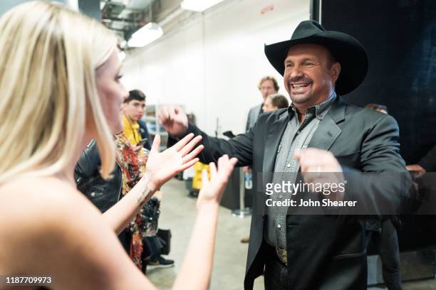 Kelsea Ballerini and Garth Brooks backstage at the 53rd annual CMA Awards at the Bridgestone Arena on November 13, 2019 in Nashville, Tennessee.