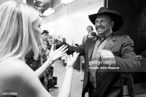 Kelsea Ballerini and Garth Brooks backstage at the 53rd annual CMA Awards at the Bridgestone Arena on November 13, 2019 in Nashville, Tennessee.