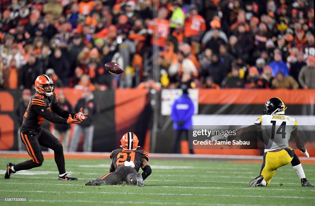 Pittsburgh Steelers v Cleveland Browns