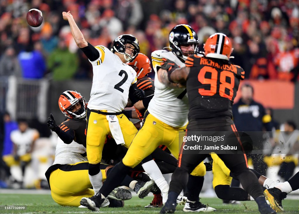 Pittsburgh Steelers v Cleveland Browns