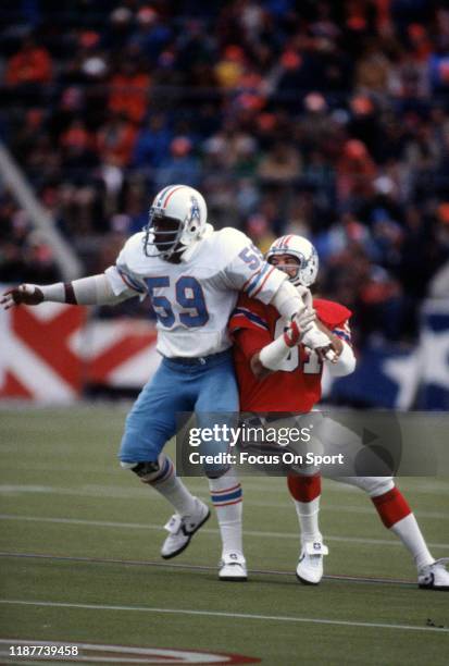 Ted Washington of the Houston Oilers fights off the block of Russ Francis of the New England Patriots during an NFL game November 12, 1978 at...